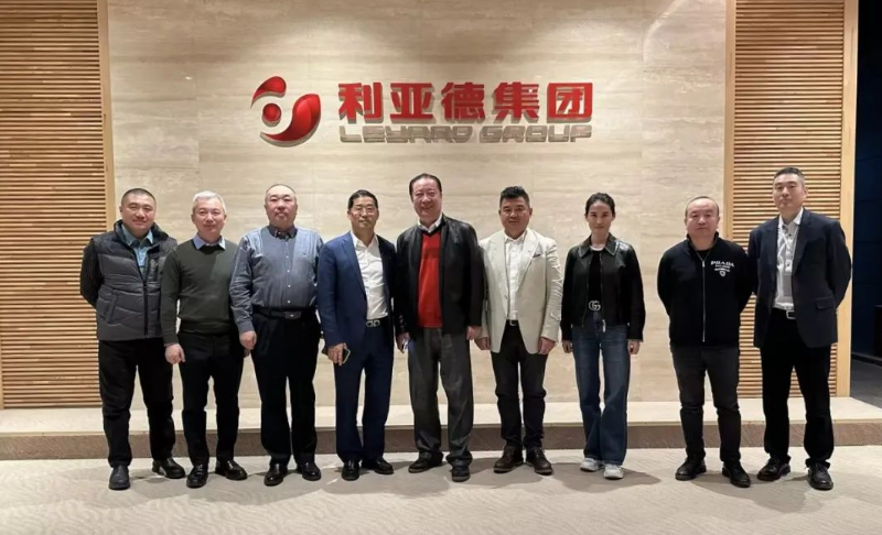 中國(guó)演藝設(shè)備技術(shù)協(xié)會(huì)理事長(zhǎng)朱新村一行走訪利亞德集團(tuán)
